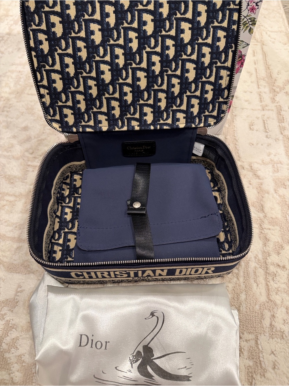 Christian Dior Makeup Bag - Picture 2 of 3